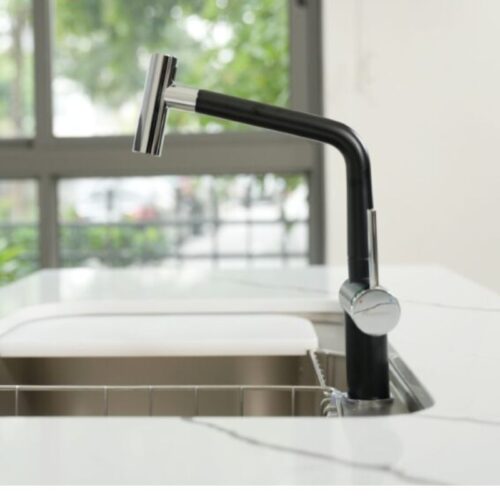 Hình ảnh vòi rửa bát nóng lạnh Konox Volta Black có dây rút